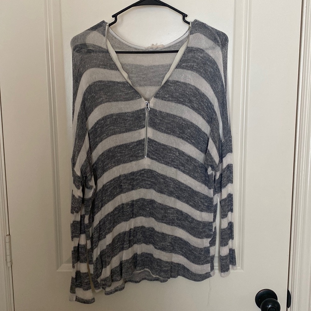 Zipper pull over long sleeve. Worn a few times!